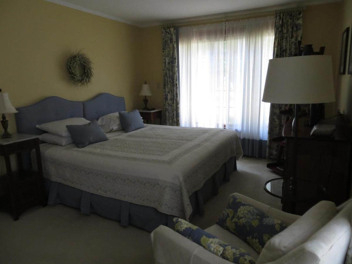 Cedar Gables Bed & Breakfast Niagara-on-the-Lake Ruang foto